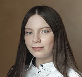 Алена Ахмадулова